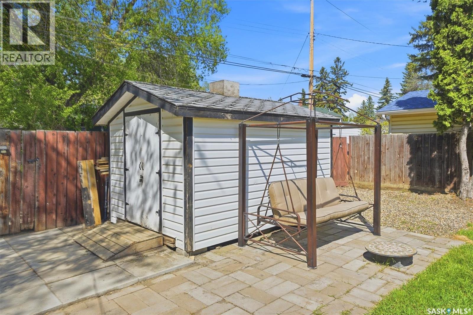 403 Willow STREET E - 44