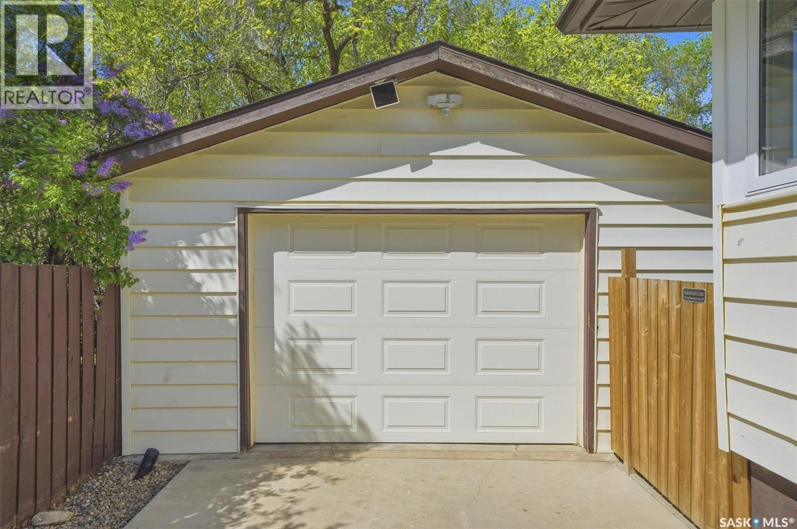 403 Willow STREET E - 46