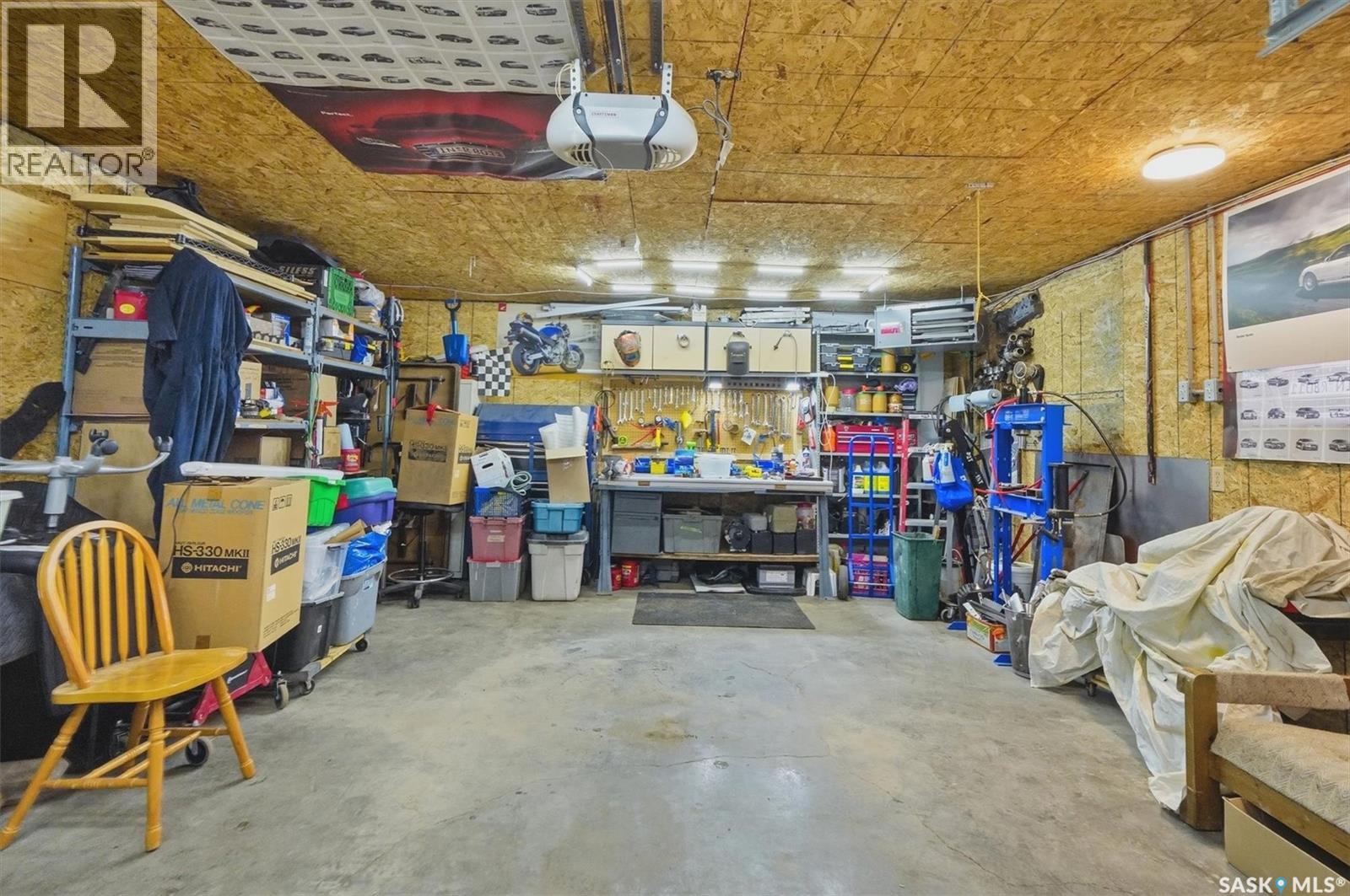 403 Willow STREET E - 48