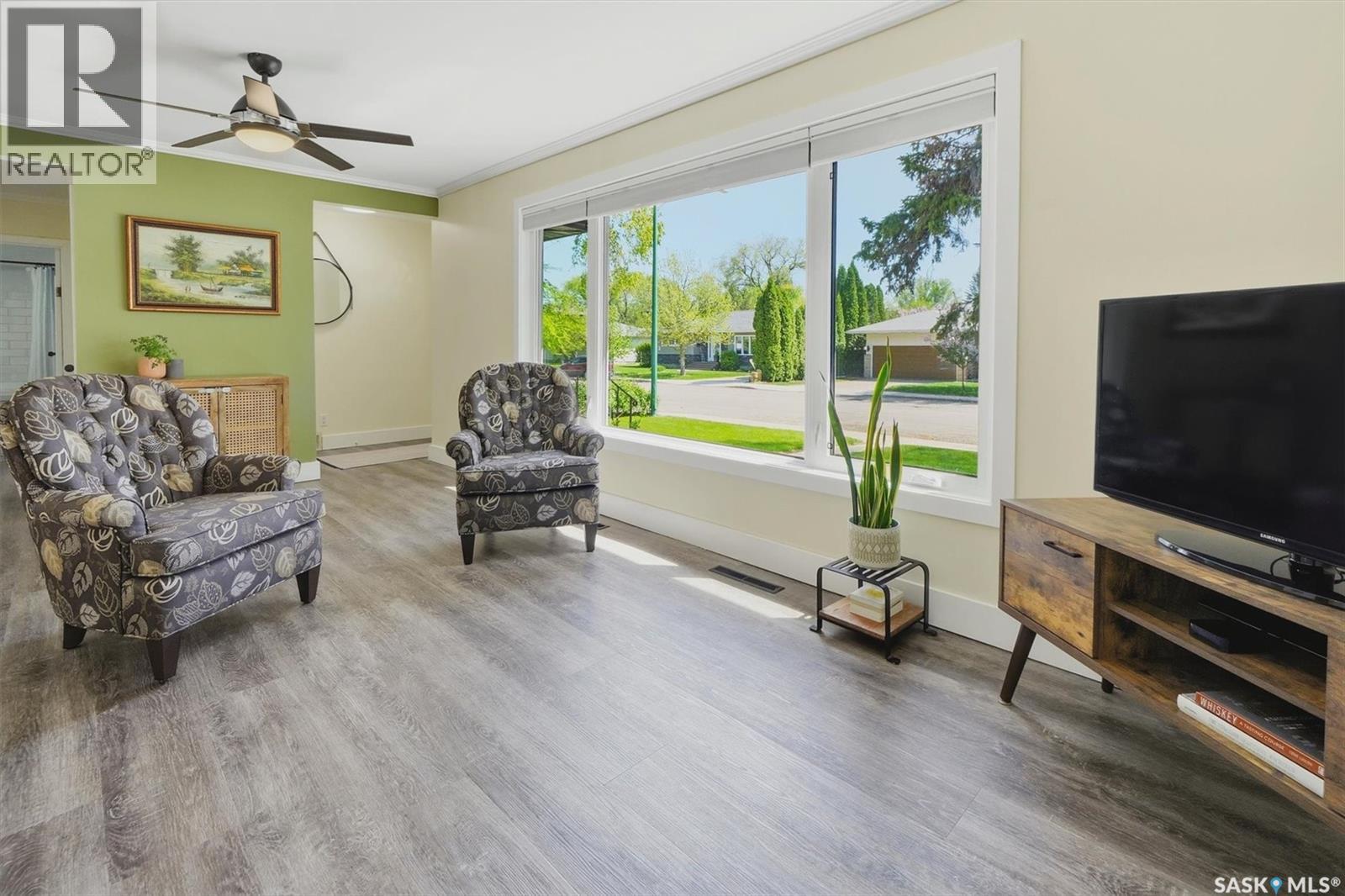 403 Willow STREET E - 5