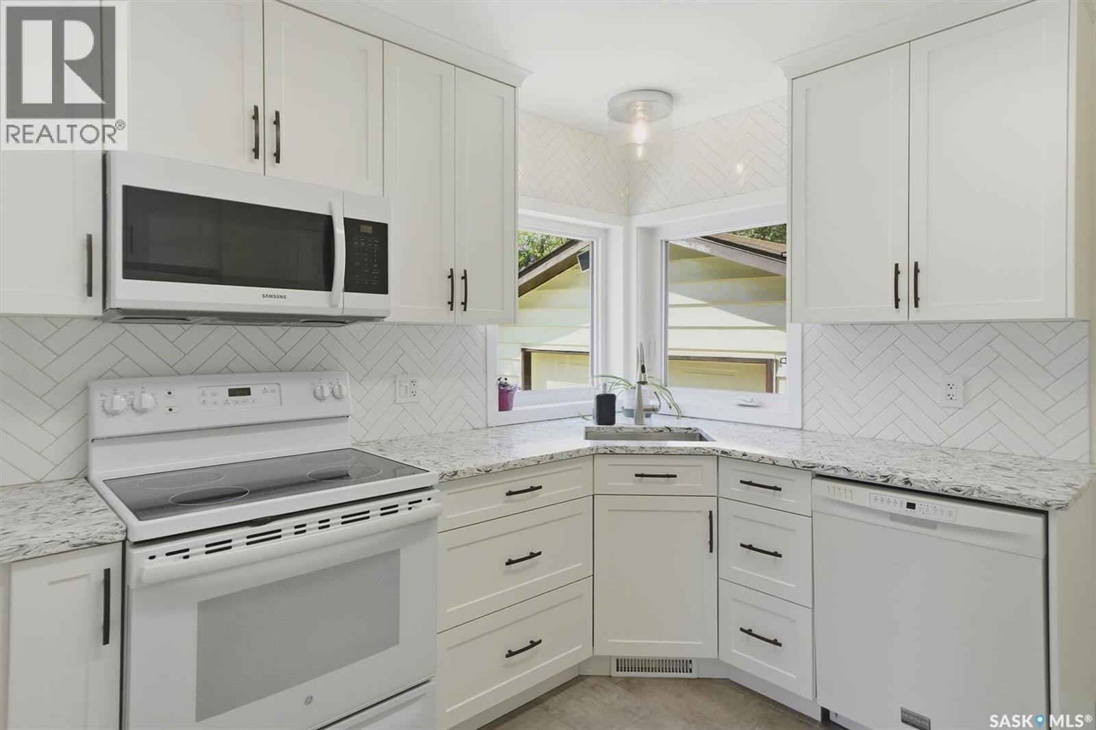 403 Willow STREET E - 8