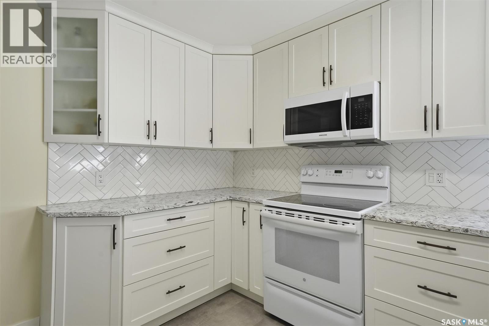 403 Willow STREET E - 9