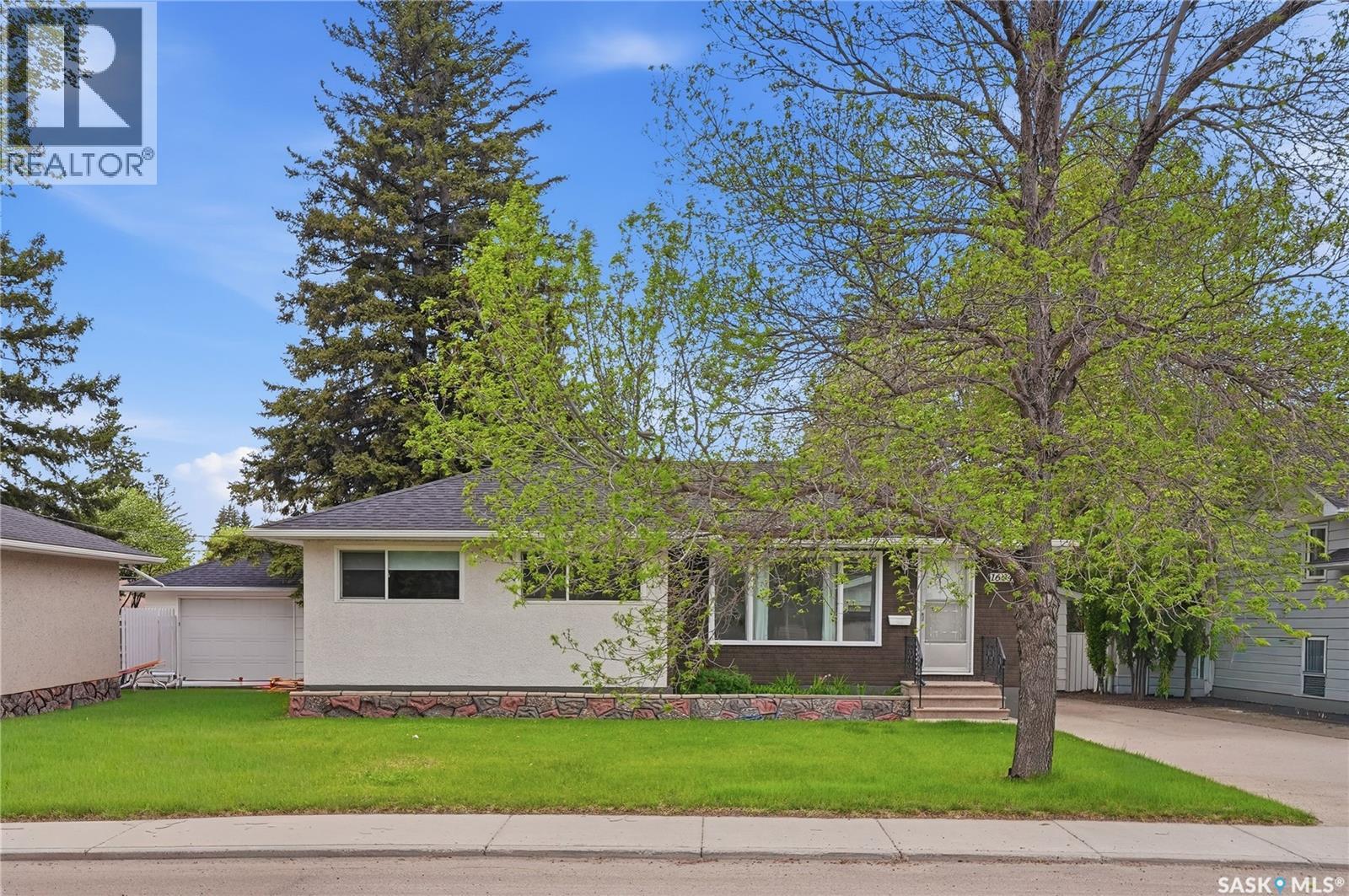 1604 Preston AVENUE S - Image 2