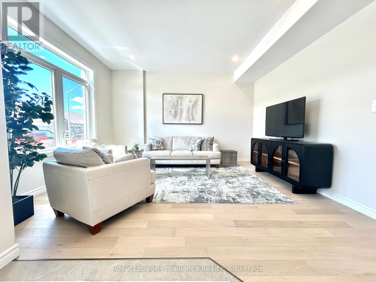 91 ATHABASKA DRIVE - 4