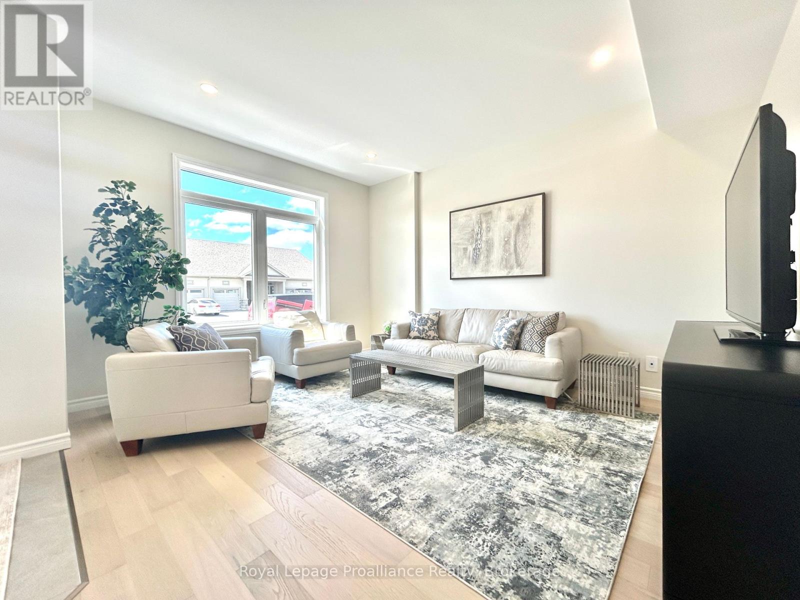 91 ATHABASKA DRIVE - 5