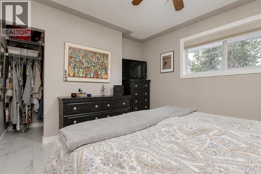 9905 92 Avenue - 11