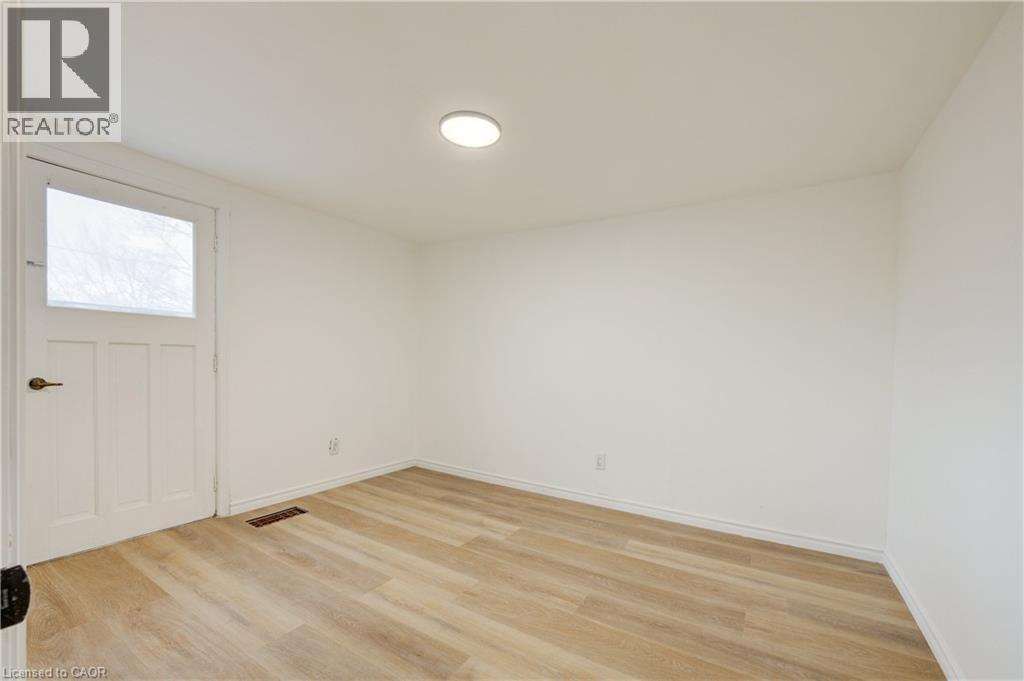 524 SIMCOE Street - 8