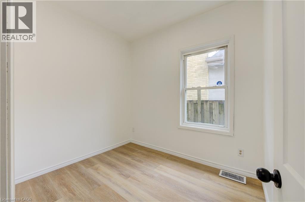 524 SIMCOE Street - 24