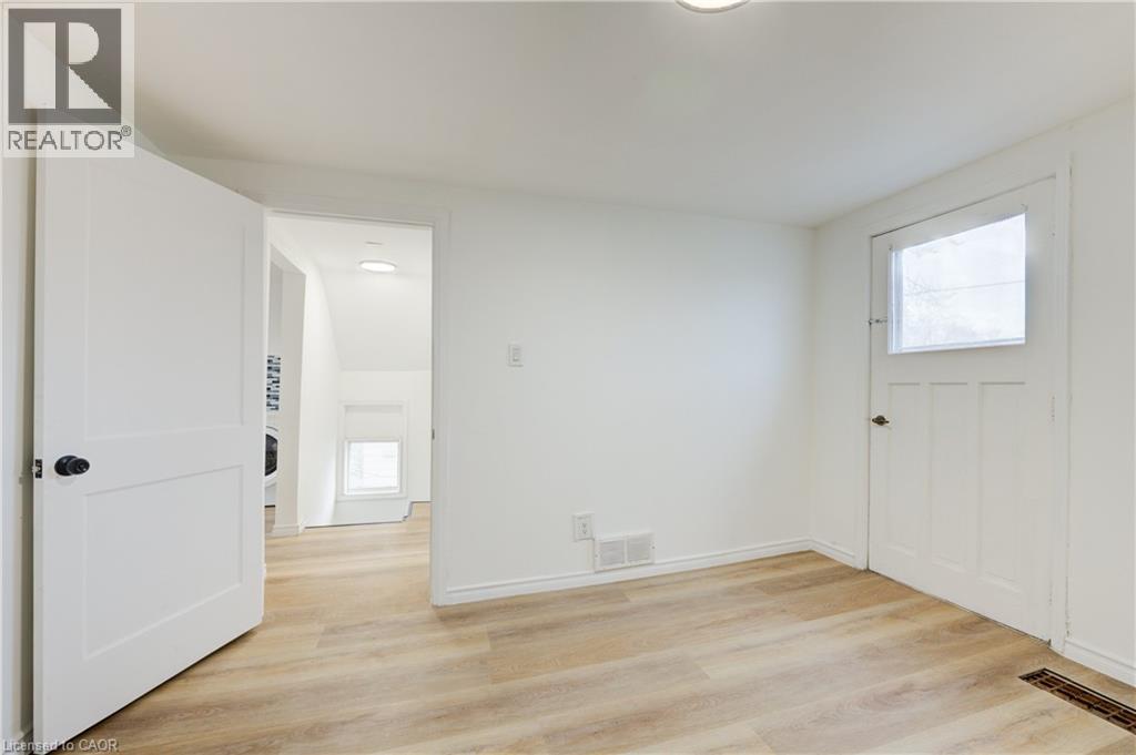524 SIMCOE Street - 9