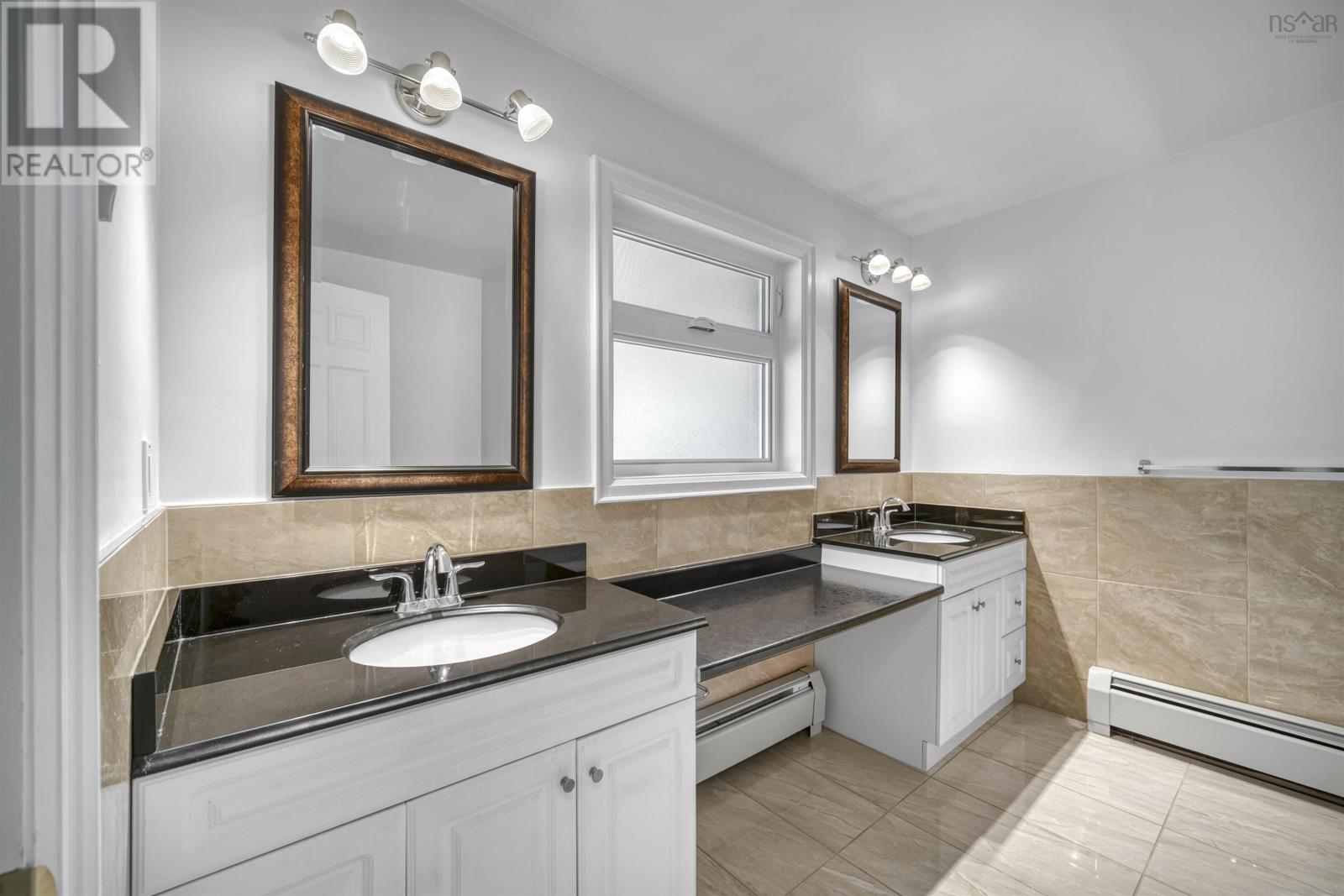 Property 36 of 50 of 1007 Waverley Road