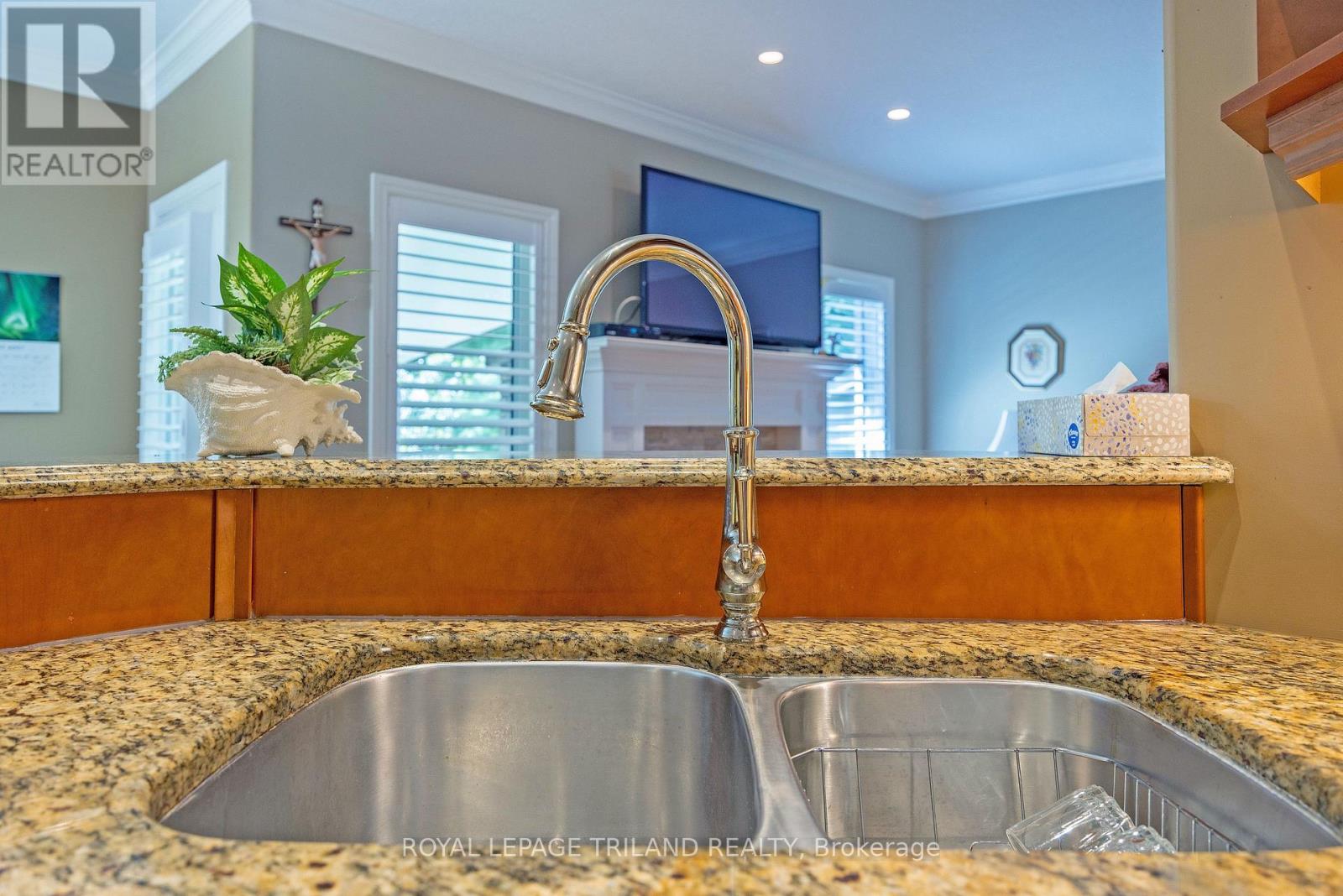 2285 LILAC AVENUE - 20
