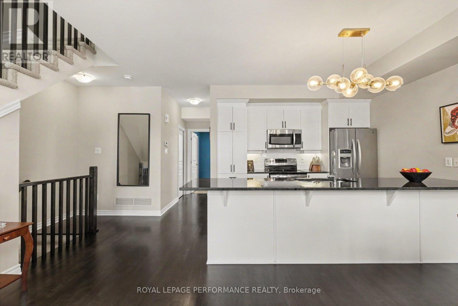 2 Bed, 2 Bath House for Sale in Ottawa – 220 PEMBINA PRIVATE, Ottawa – MLS# X13215672 - Image 11