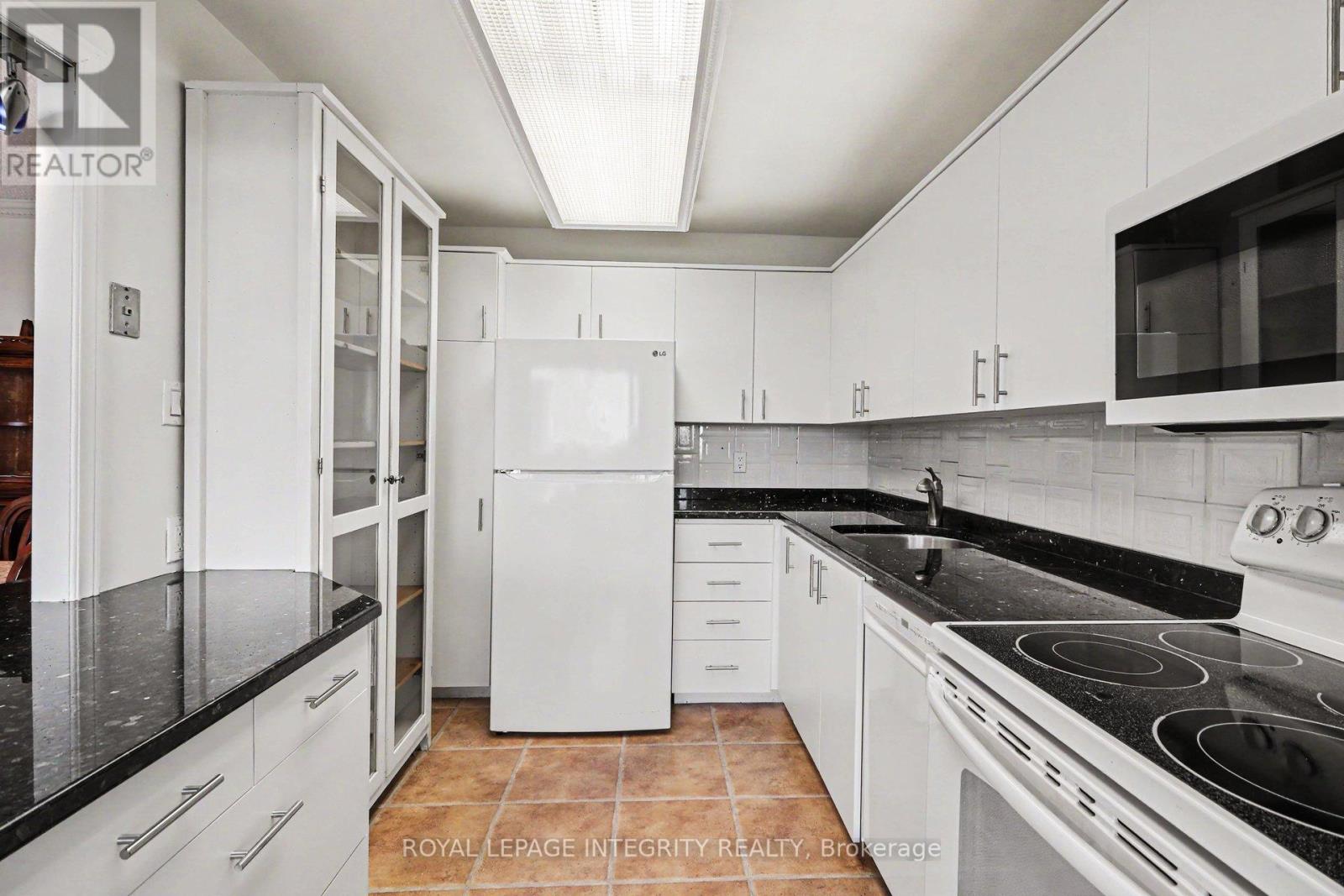 #1708 2625 REGINA STREET - 18