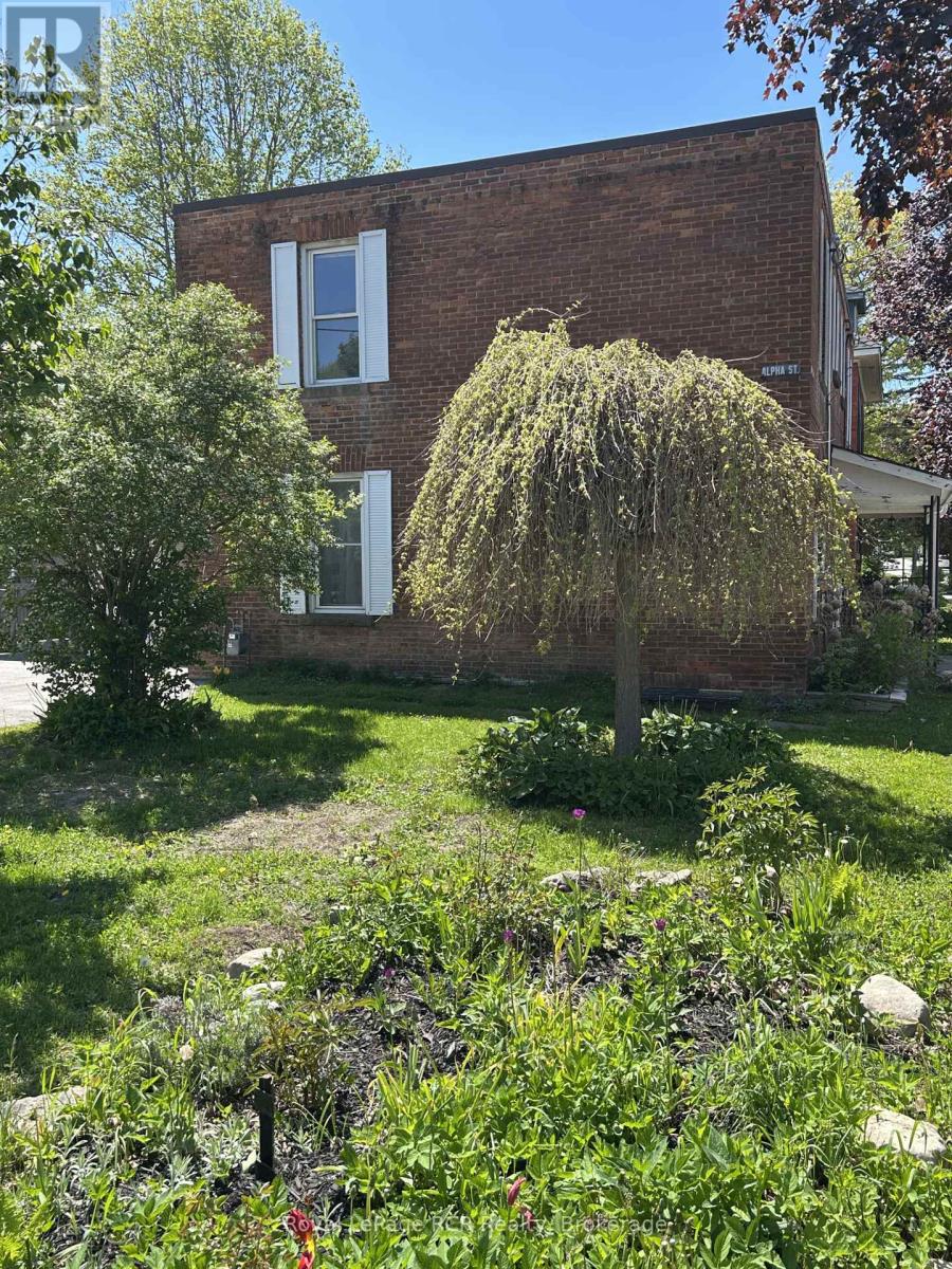 467 14TH STREET W - 18