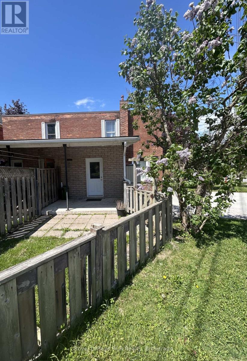 467 14TH STREET W - 19