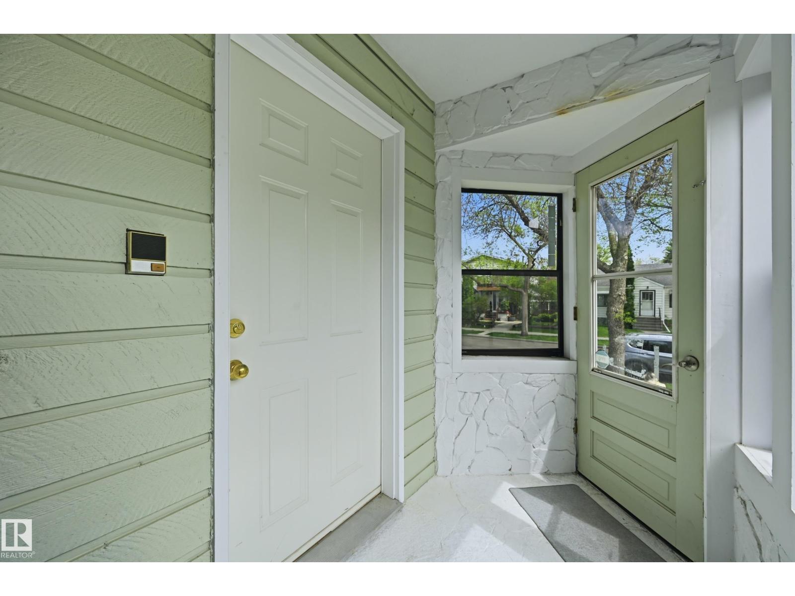 12326 92 ST NW - 2