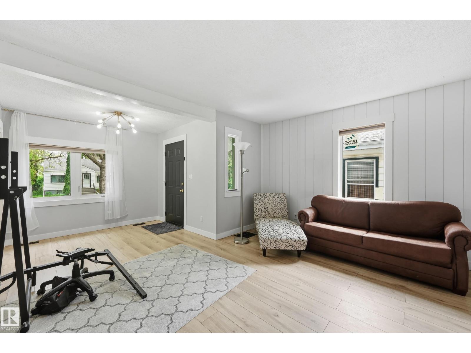 12326 92 ST NW - 6