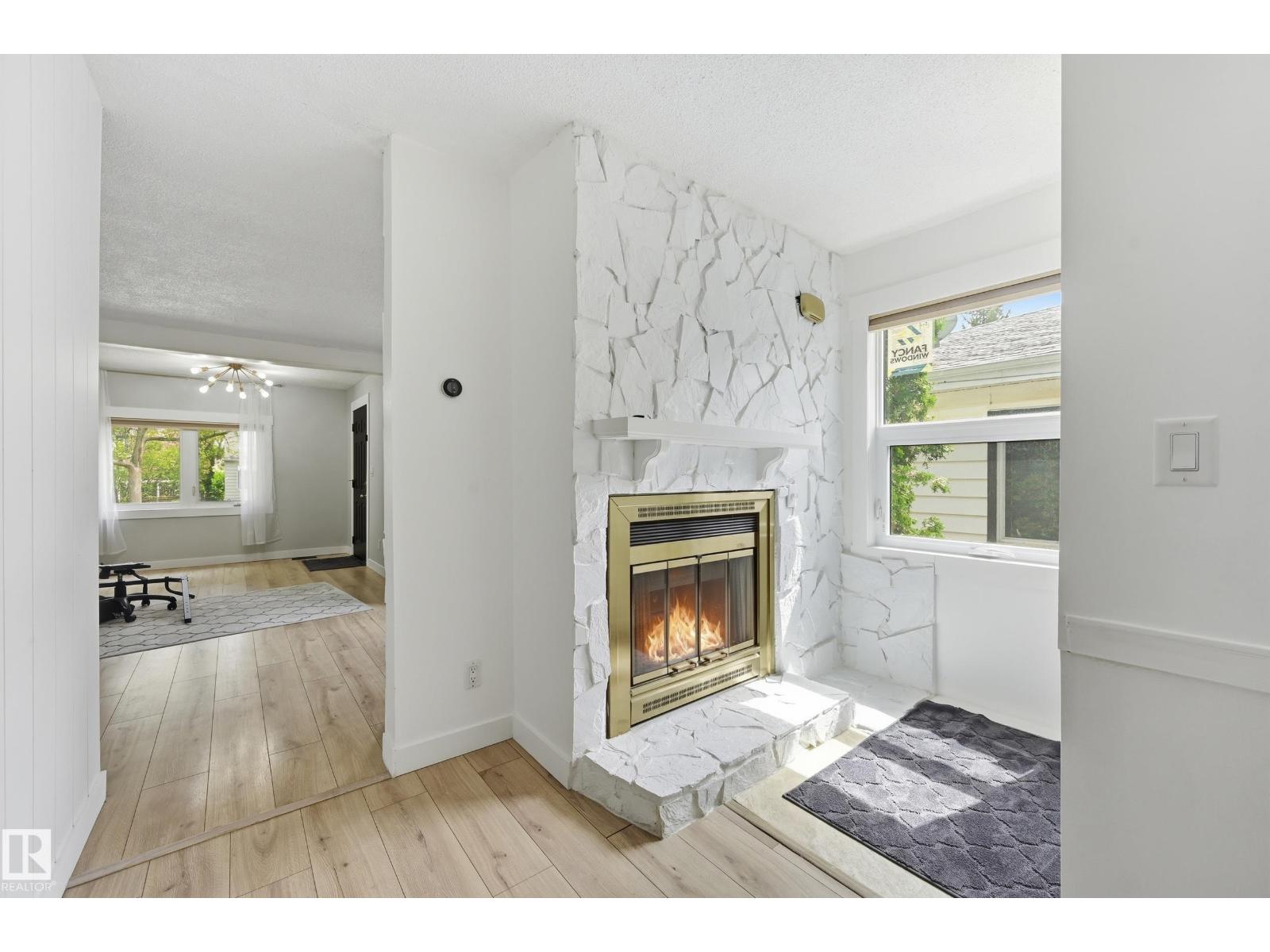 12326 92 ST NW - 5