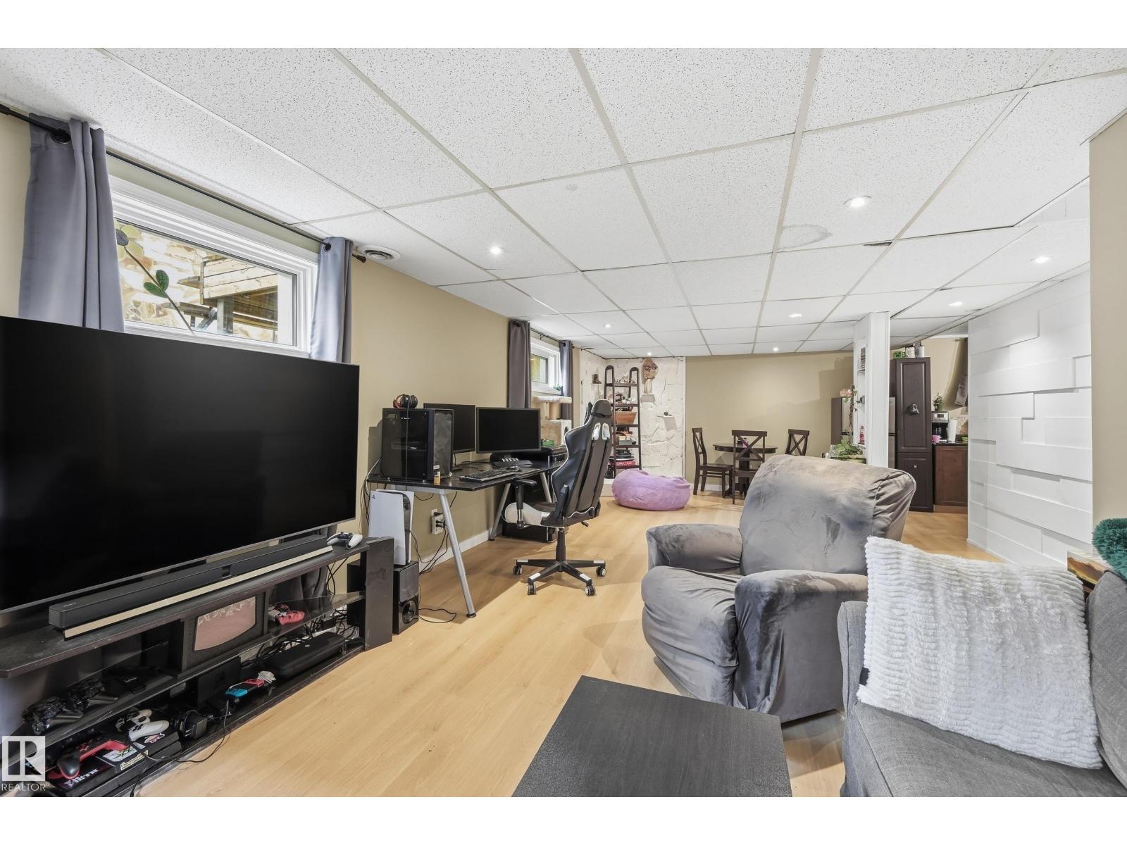 12326 92 ST NW - 32