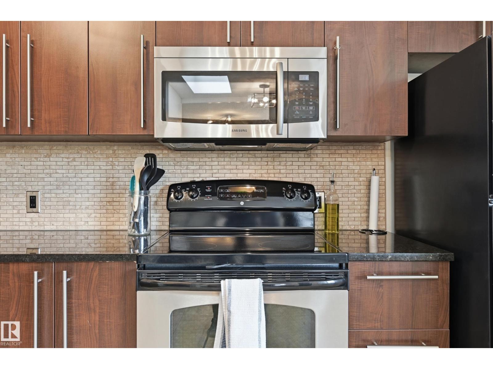 12326 92 ST NW - 10