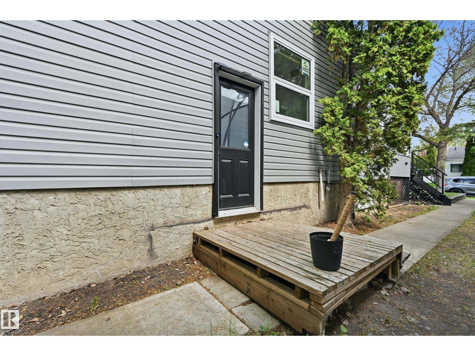 12326 92 ST NW - 35
