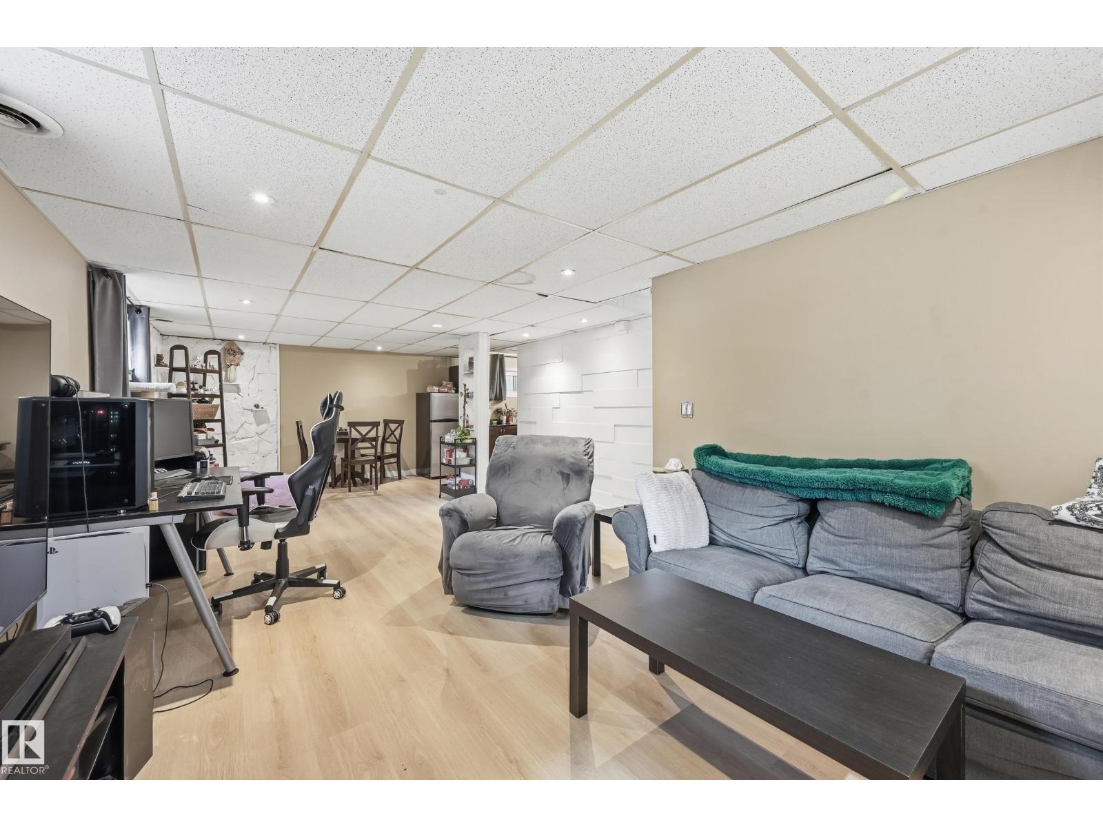 12326 92 ST NW - 31