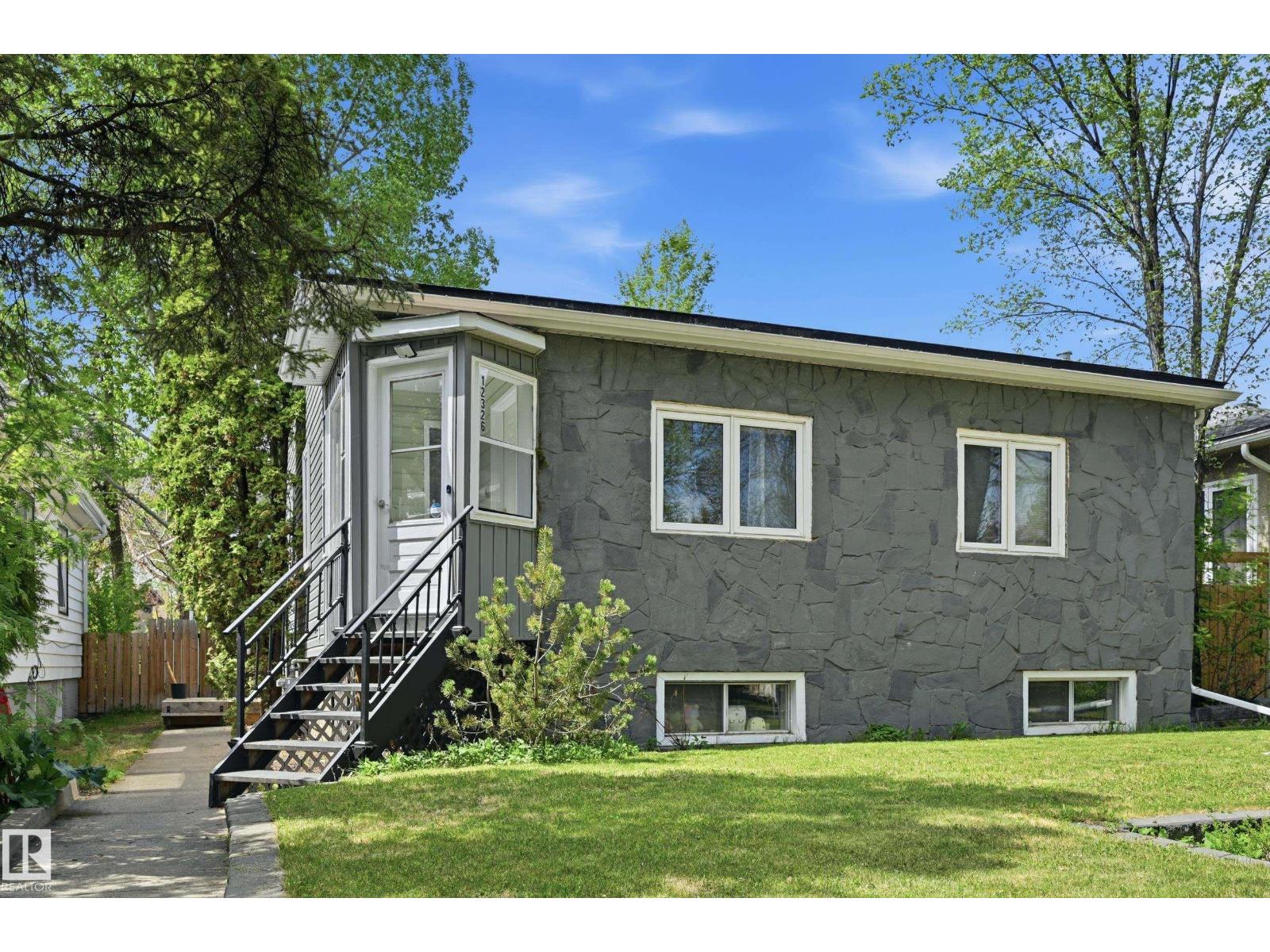 12326 92 ST NW - 1