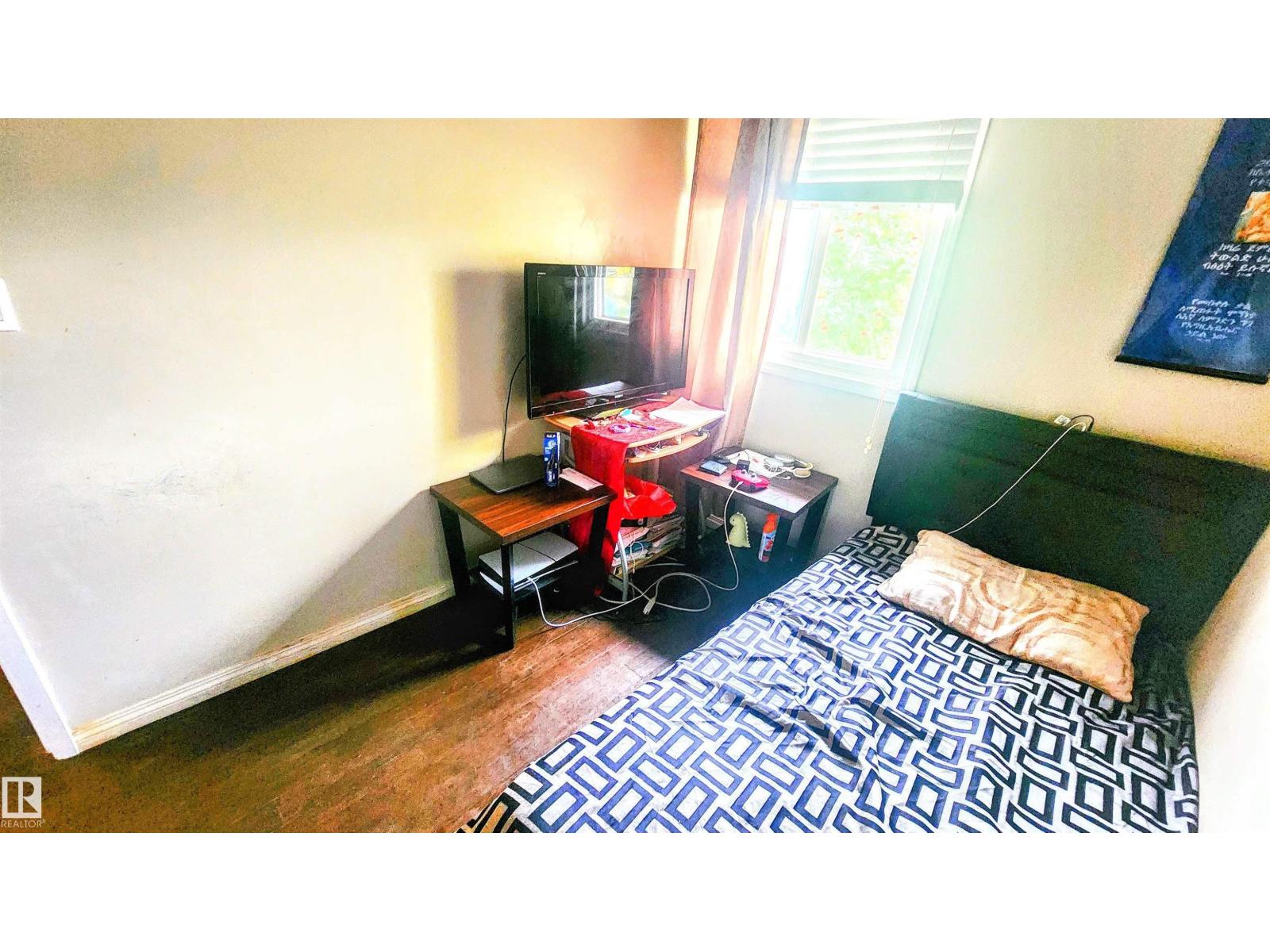 704 ABBOTTSFIELD RD NW - 21
