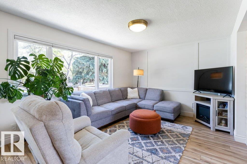 12264 135 ST NW - 4