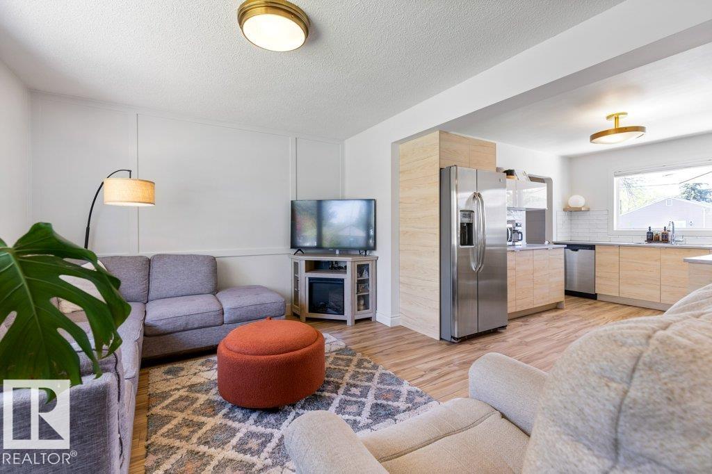 12264 135 ST NW - 5