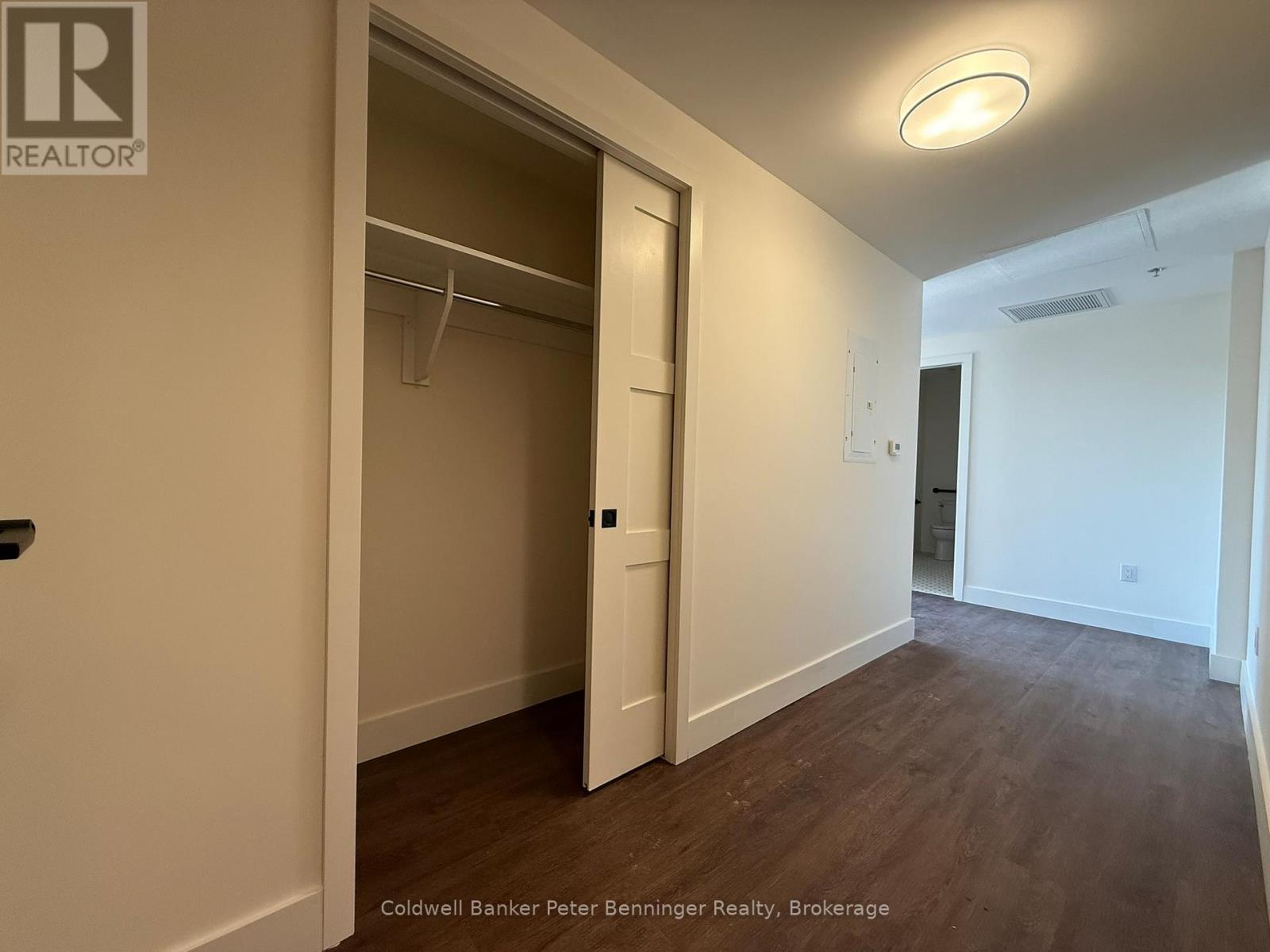 206 - 604 QUEEN STREET S