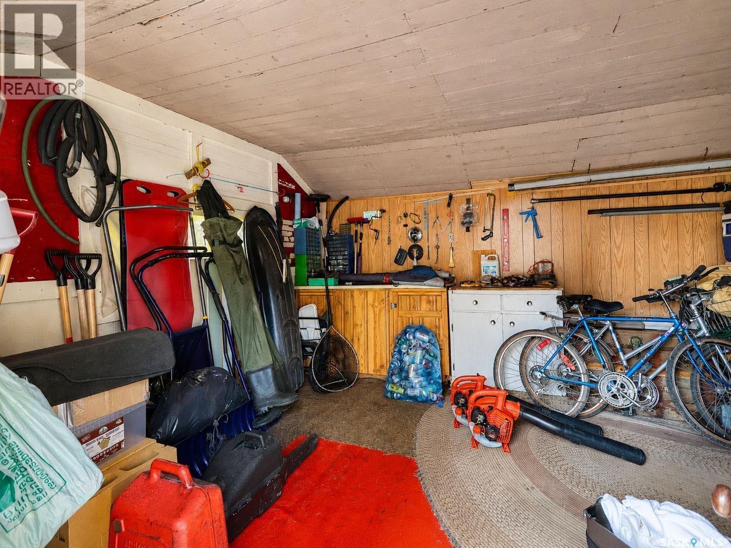332 Neis DRIVE - 42