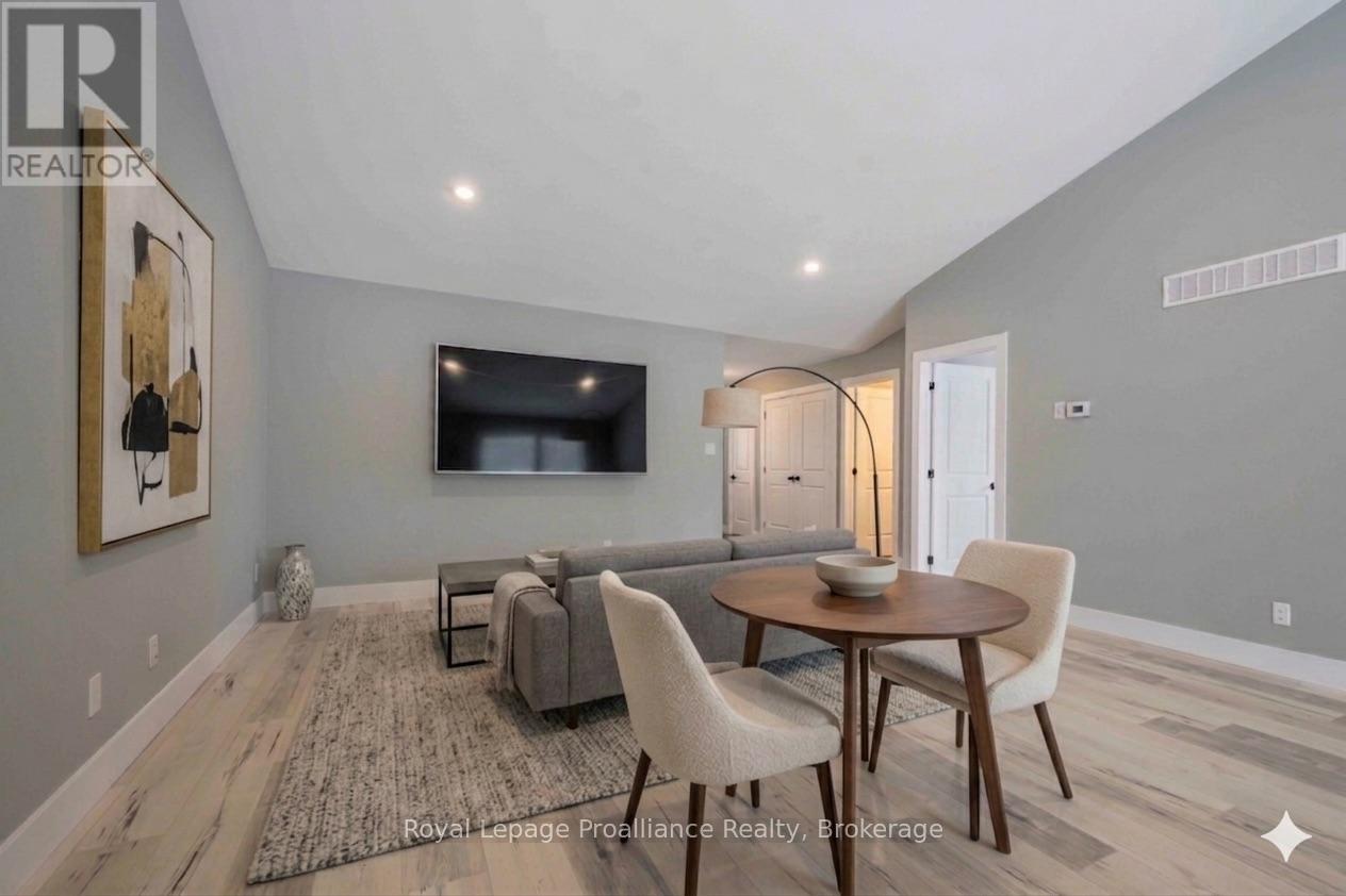 117 FARRINGTON CRESCENT - 3