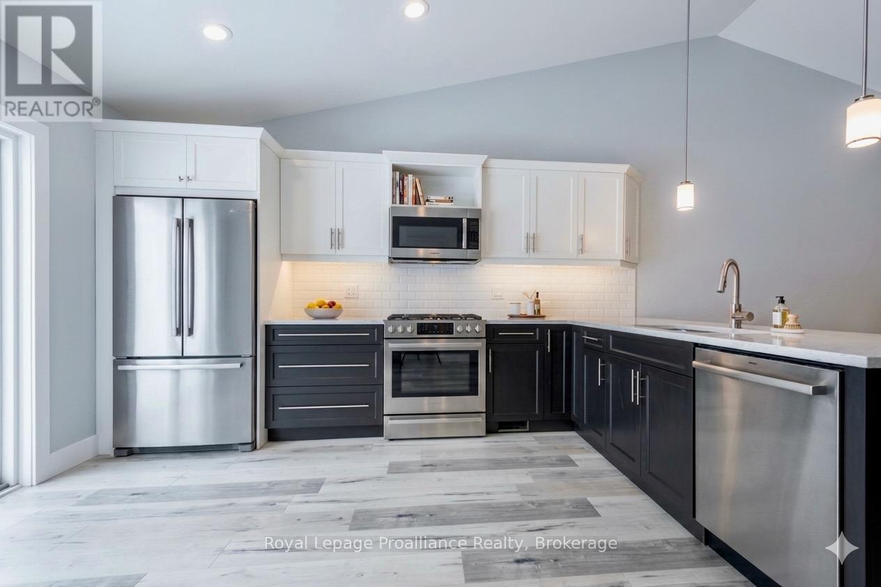 123 FARRINGTON CRESCENT - 7