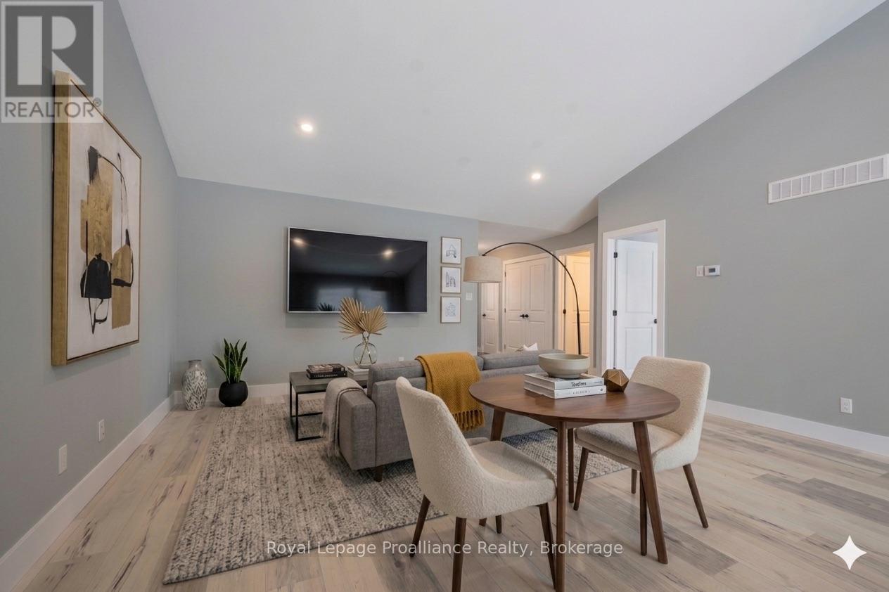 123 FARRINGTON CRESCENT - 3