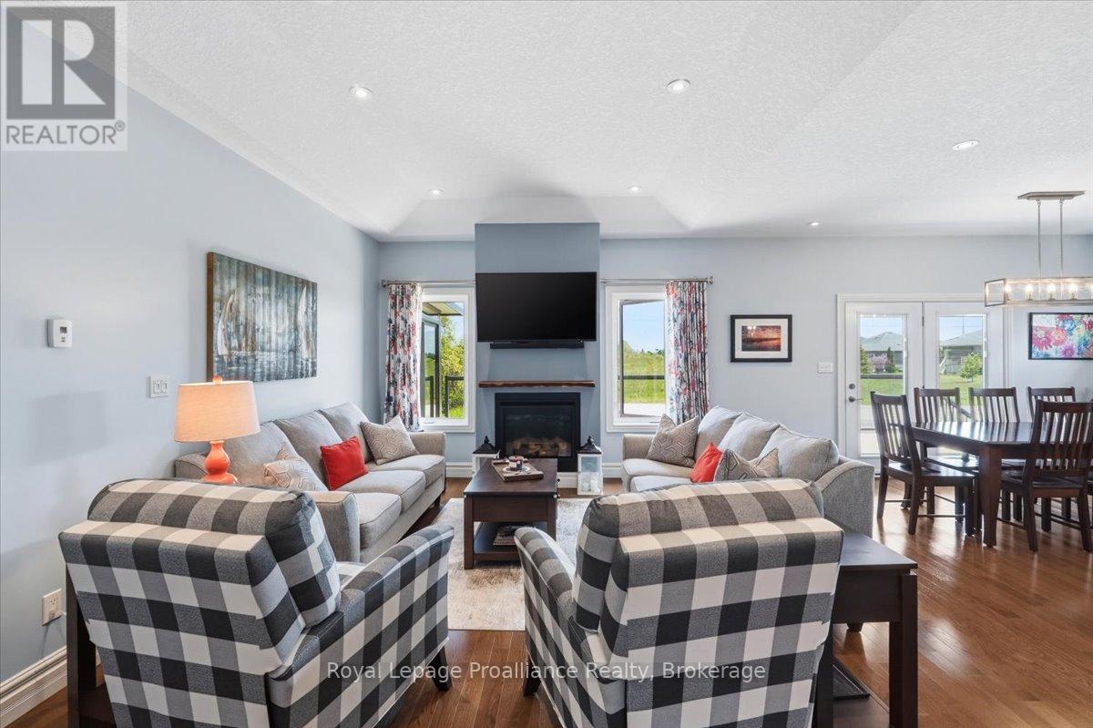 8 DORCHESTER DRIVE - 17