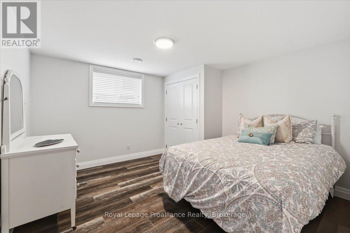 8 DORCHESTER DRIVE - 38