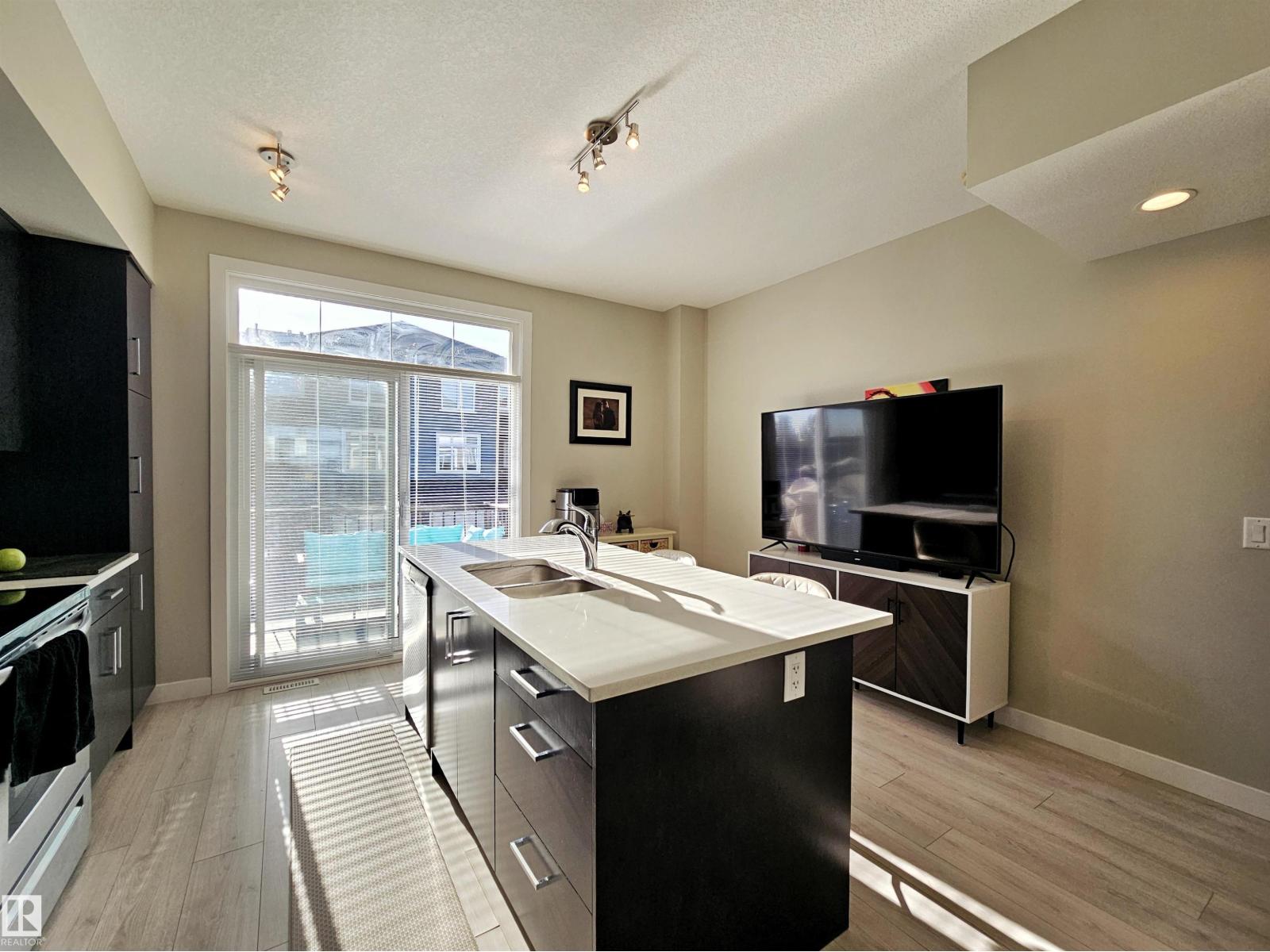 #83 600 BELLEROSE DR - 17