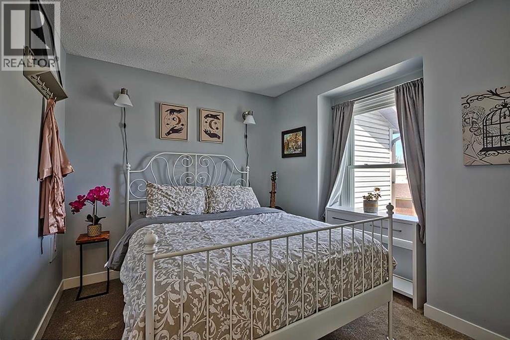 72 Deerpoint Road SE - 16