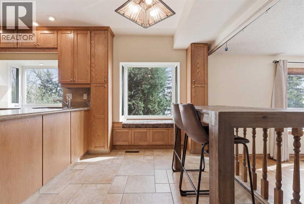 652 Dalmeny Hill NW - 8