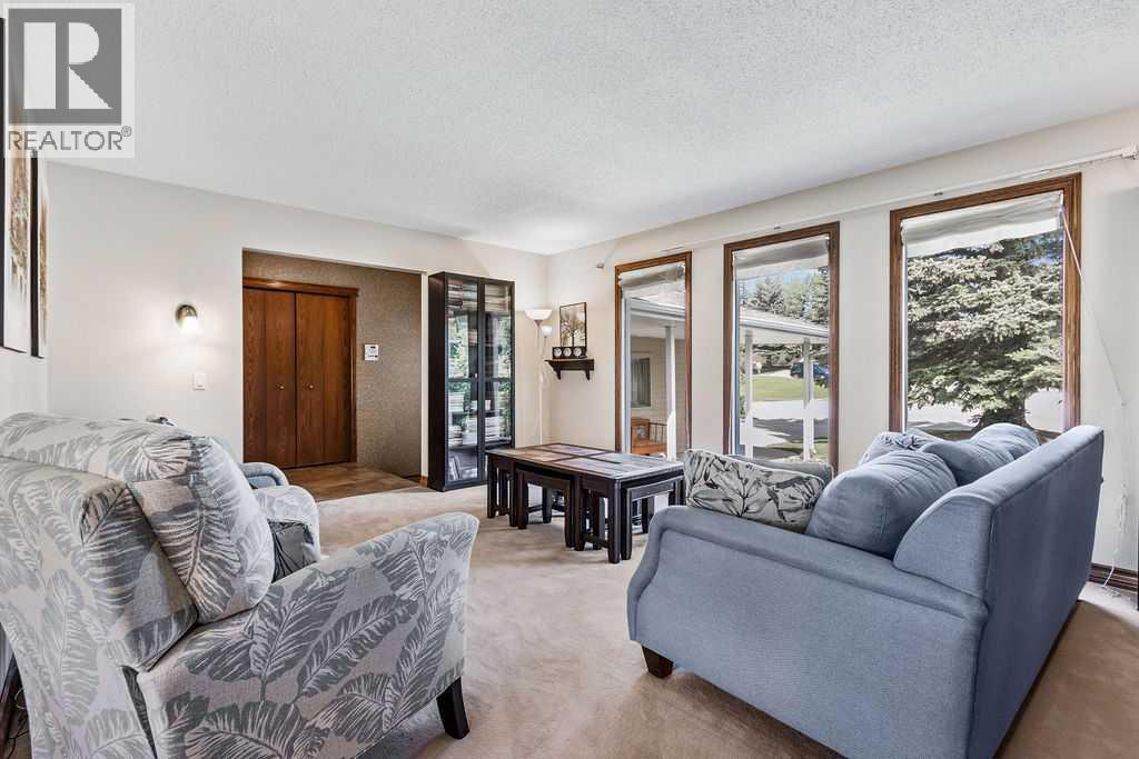 652 Dalmeny Hill NW - 4