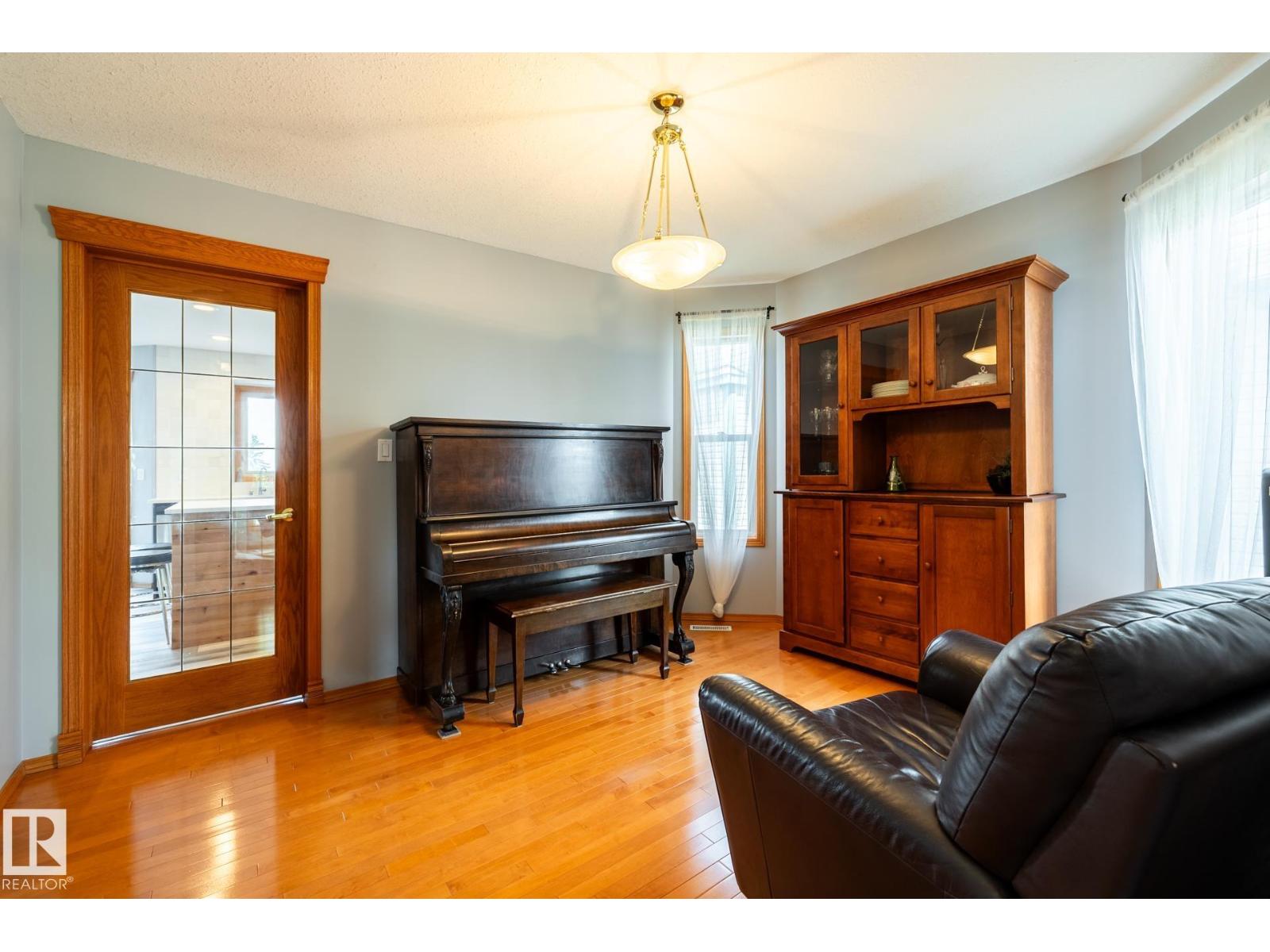 114 REICHERT DRIVE - 33