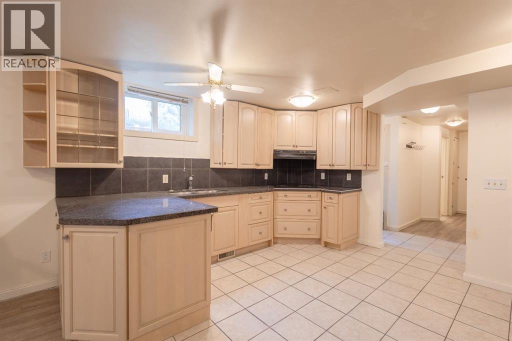 2110 26 Avenue SW - 21