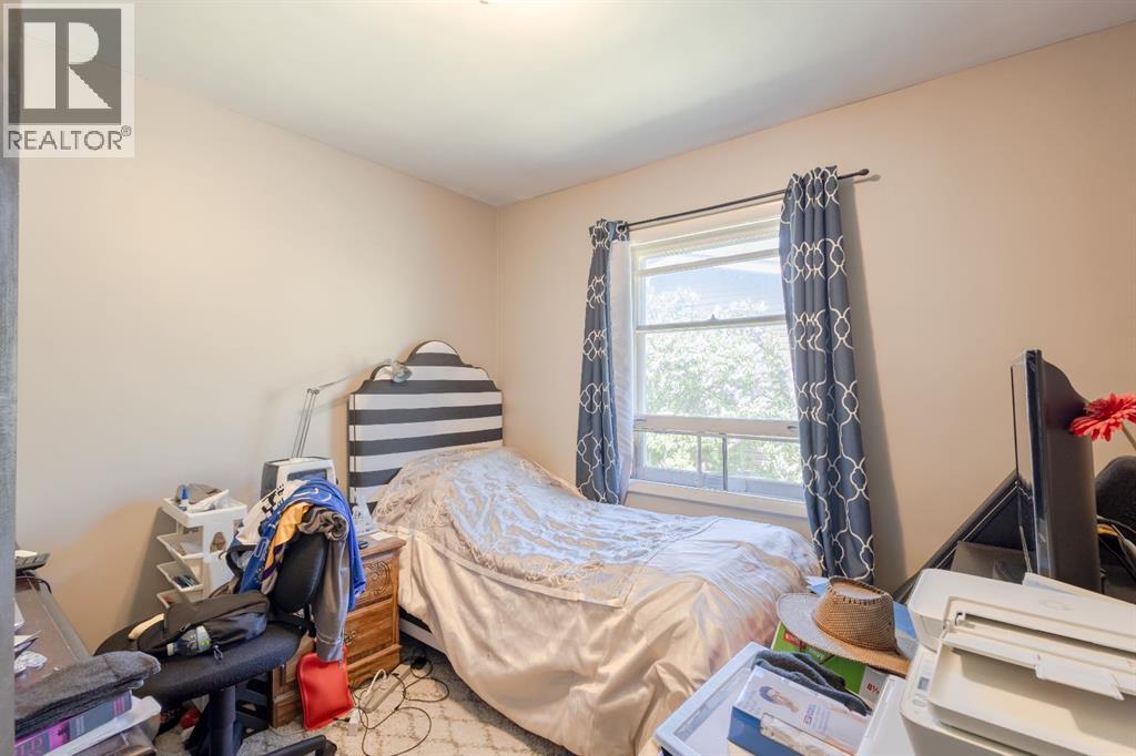 2110 26 Avenue SW - 10