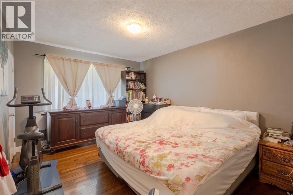 2110 26 Avenue SW - 12