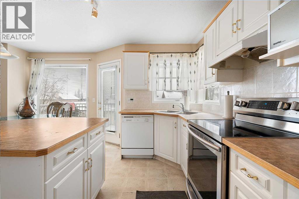 141 Arbour Stone Close NW - 17