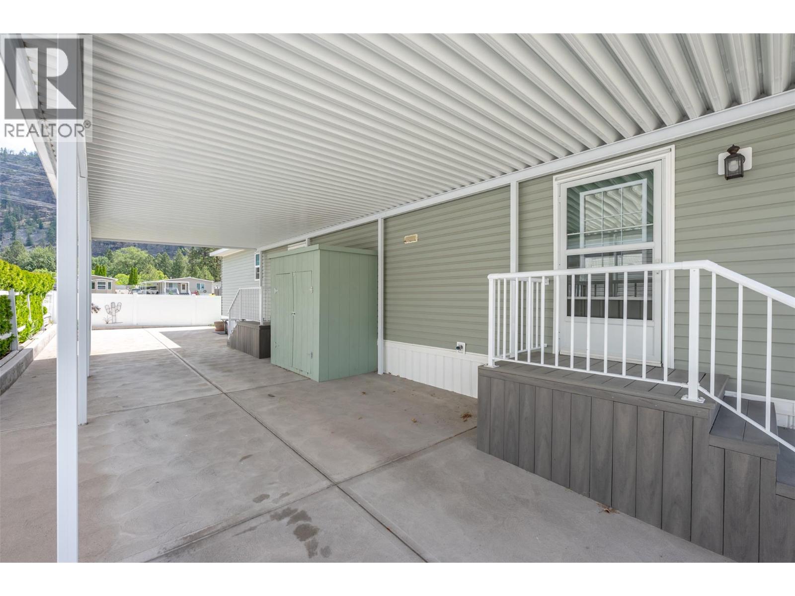 93 8598 97 Highway, Oliver