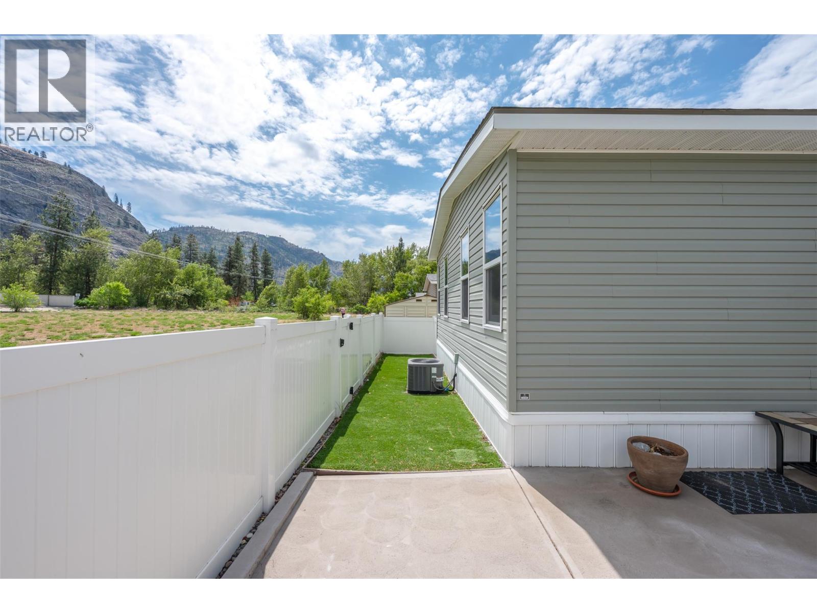 93 8598 97 Highway, Oliver