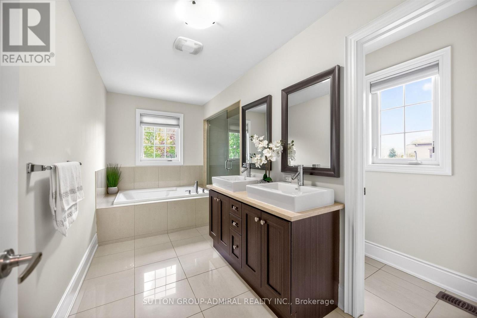 10 THOMAS NOBLE COURT - 38