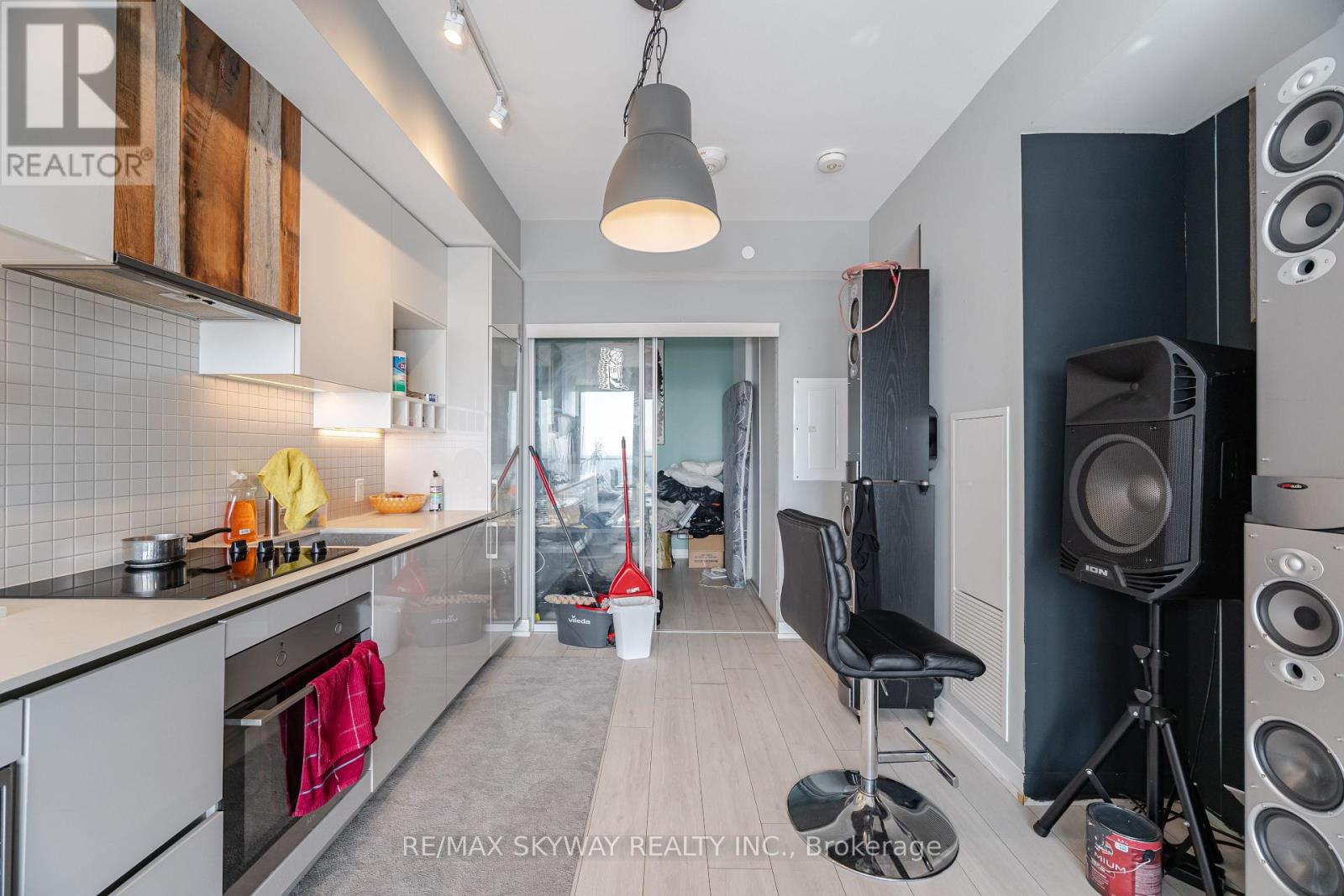 #5605 898 PORTAGE PARKWAY - 11